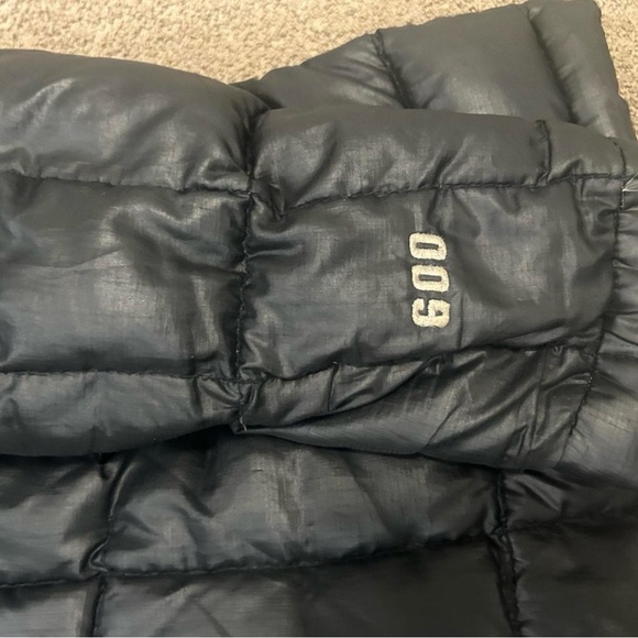 Black puffer or bubble Northface coat with hood - Picture 7 of 8